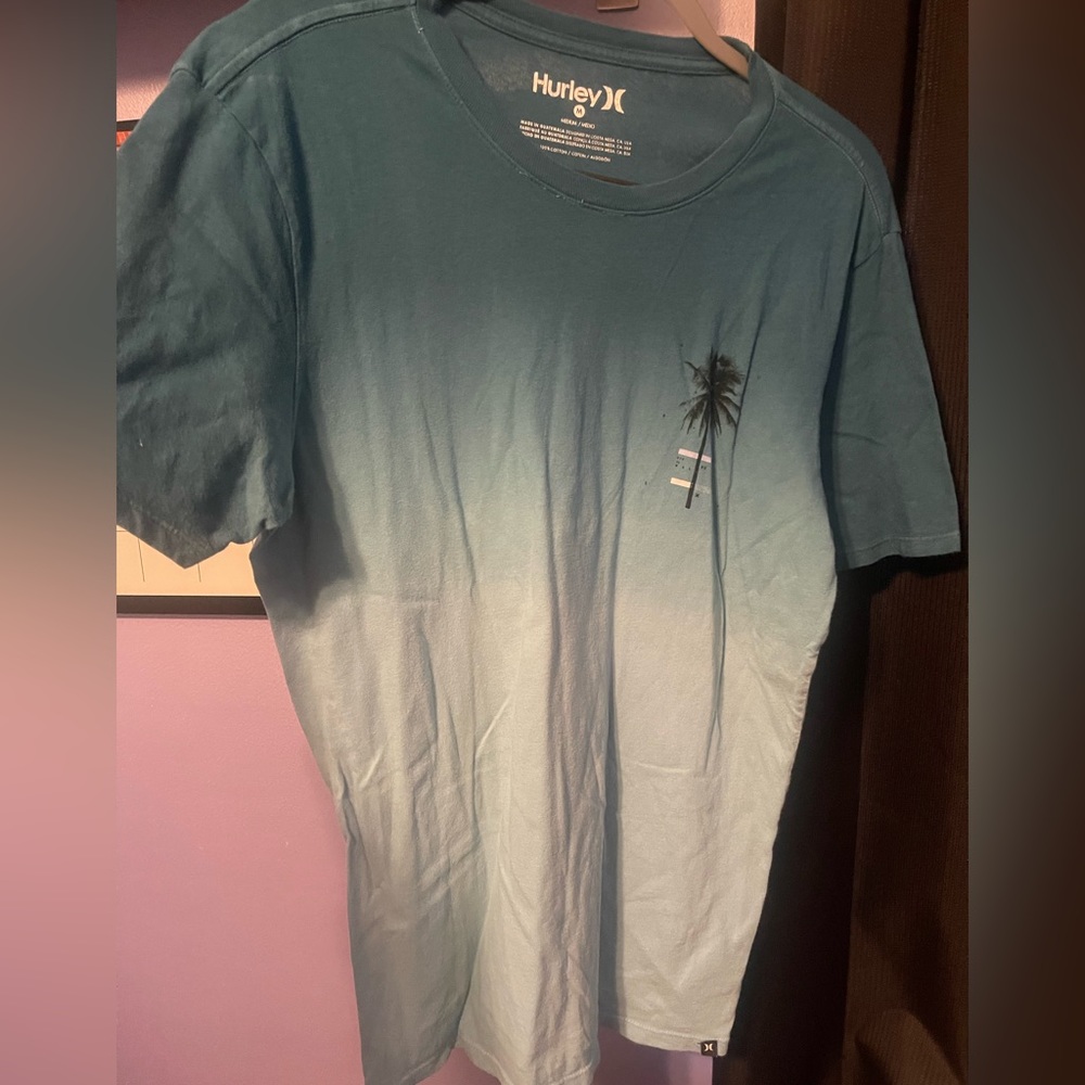 Men’s Hurley brand t-shirt.
